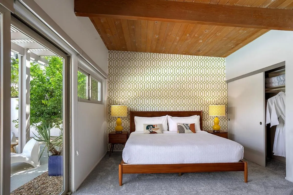 Tatil Evi On The Rox- Luxury Refreshing Mid-Century Mod- Pool, Spa, Firepit, Outdoor Kitchen & More Palm Springs ABD