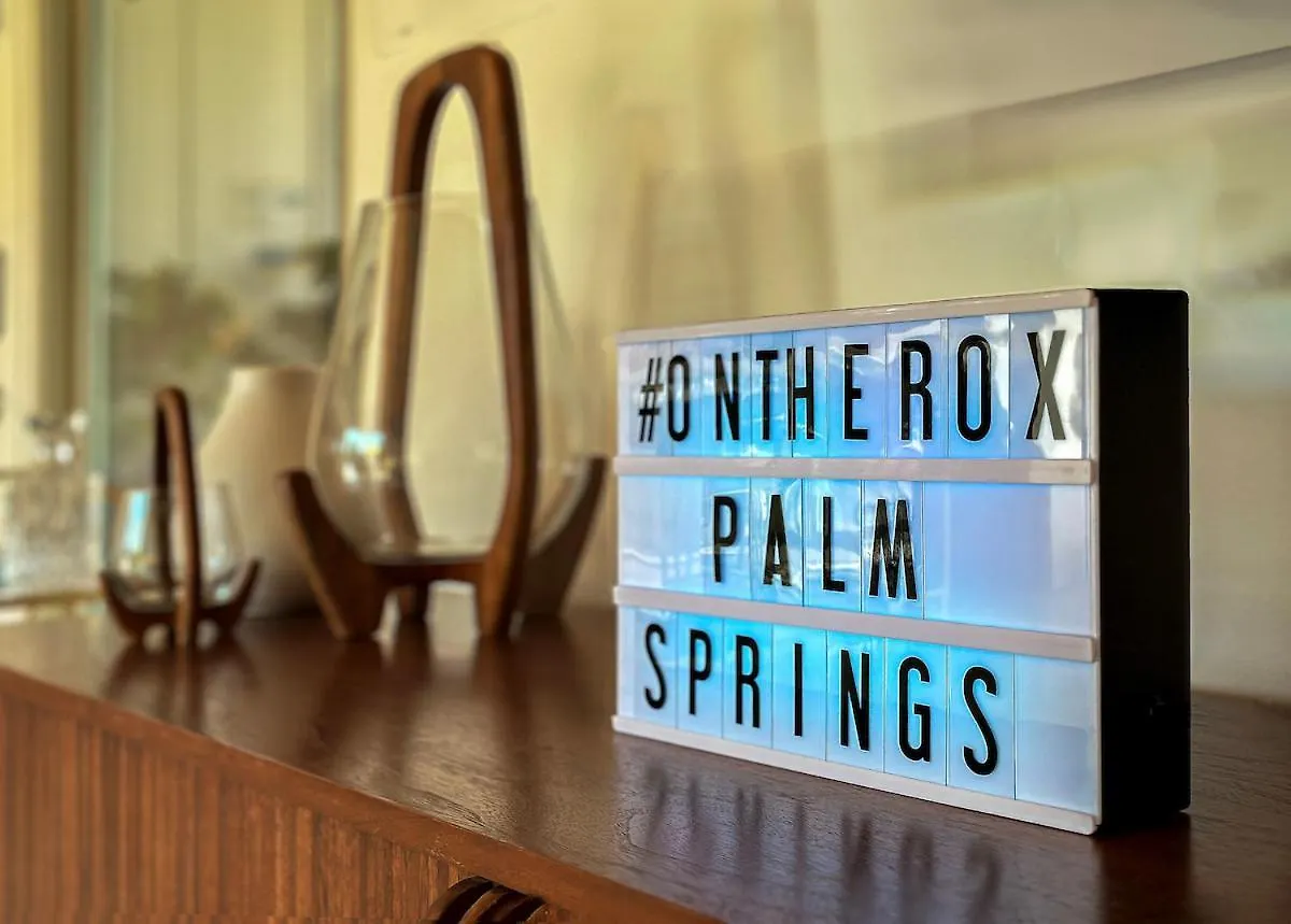 Tatil Evi On The Rox- Luxury Refreshing Mid-Century Mod- Pool, Spa, Firepit, Outdoor Kitchen & More Palm Springs