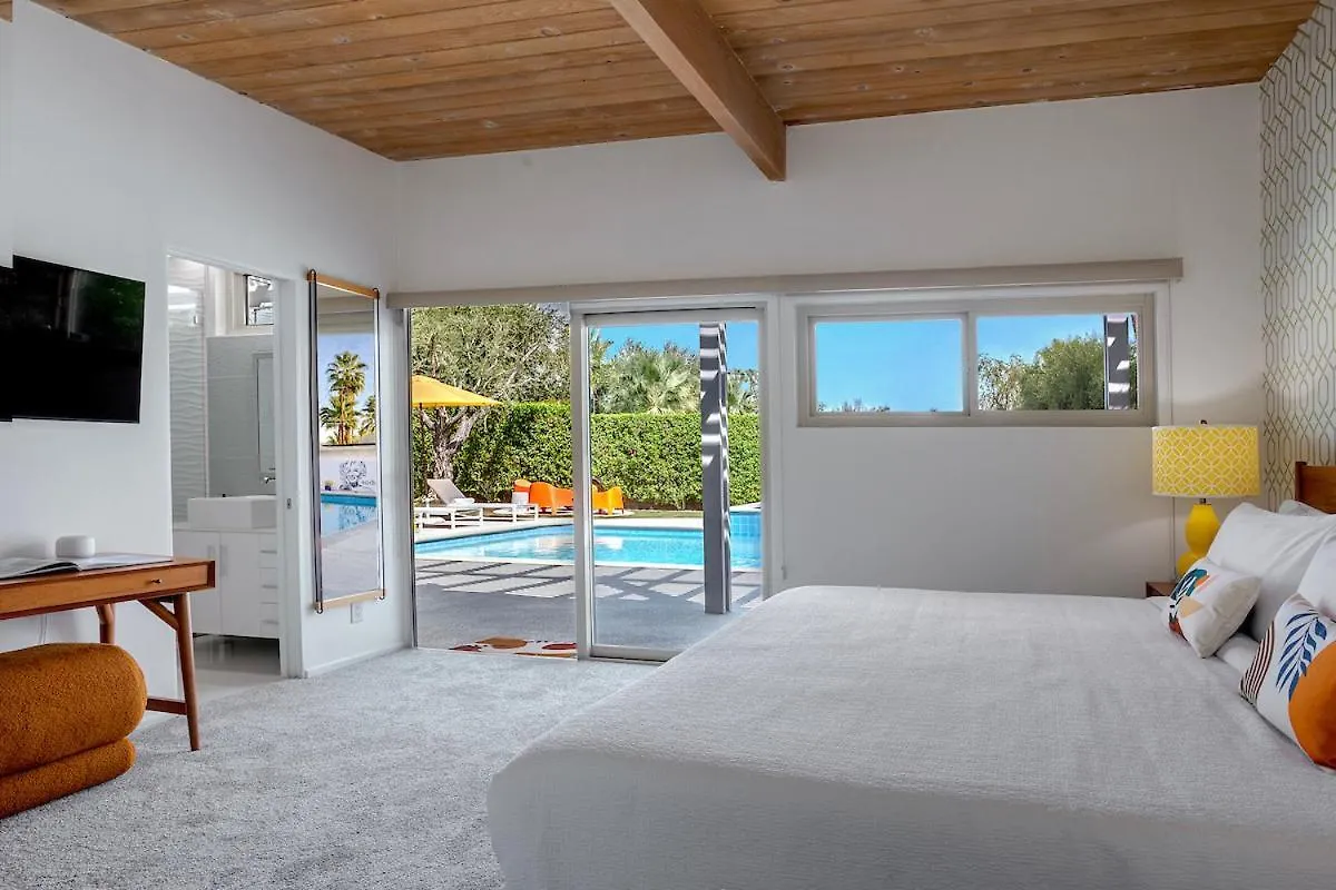 On The Rox- Luxury Refreshing Mid-Century Mod- Pool, Spa, Firepit, Outdoor Kitchen & More Palm Springs 0*,